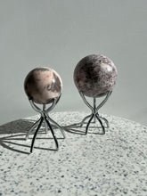 Load image into Gallery viewer, Silver Claw Stand