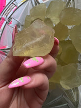 Load image into Gallery viewer, Lemon Quartz Chunks