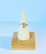 Load image into Gallery viewer, Peridot Silver Ring