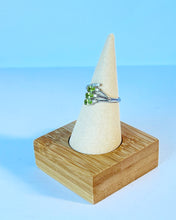 Load image into Gallery viewer, Peridot Silver Ring